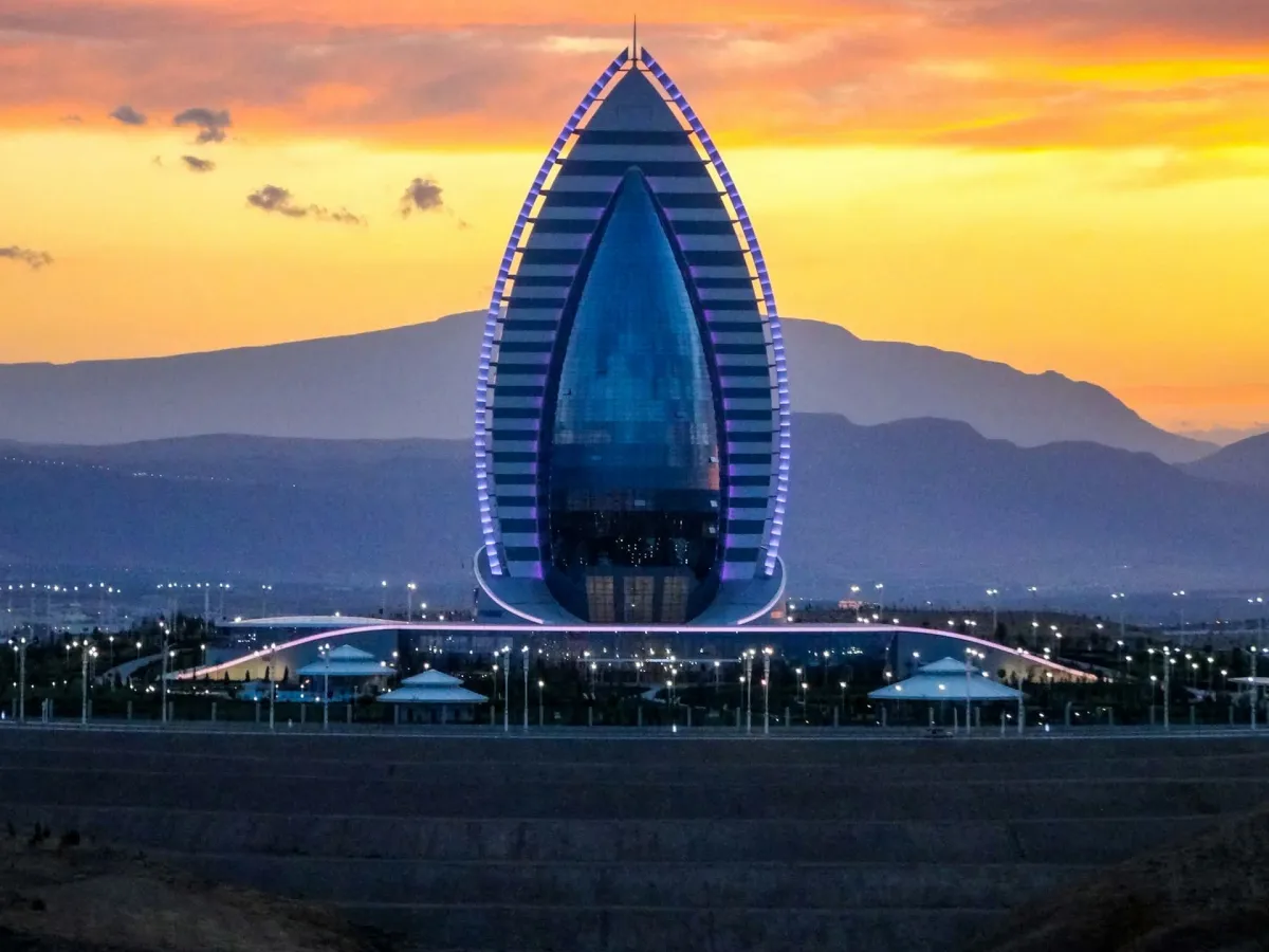 4-Day Turkmenistan Highlights Loop:  Crater, Capital & Ancient Khorezm